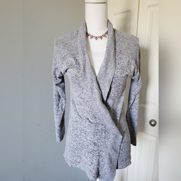 Sweaters - Gray cardigan